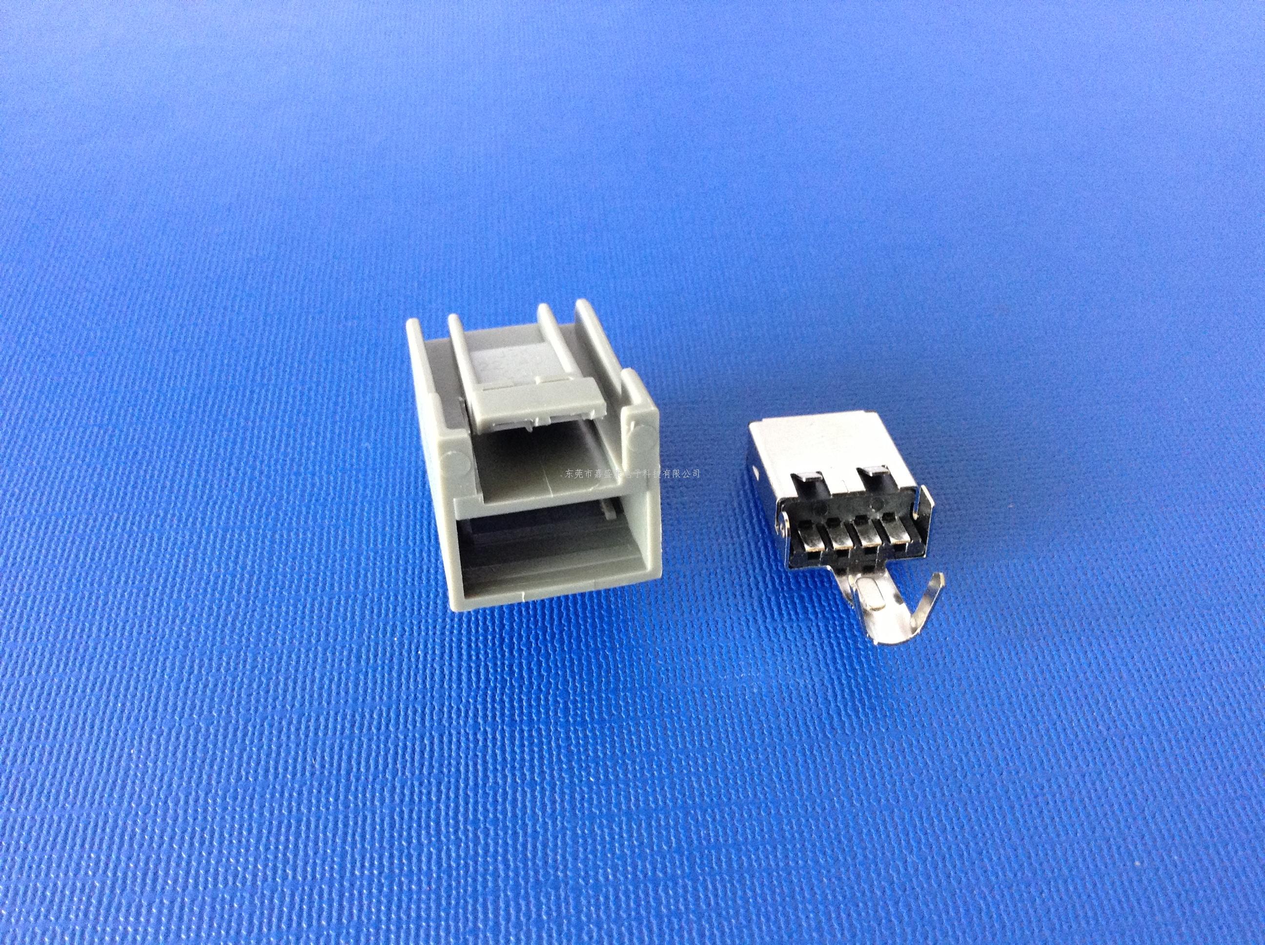 CRV-USB公壳（焊线式）:22-1401-0311